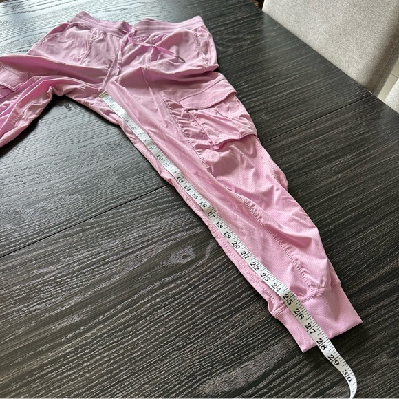 Lululemon Dance Studio Relaxed-Fit Mid-Rise Cargo Jogger in
Vitapink, Medium - Picture 10 of 16